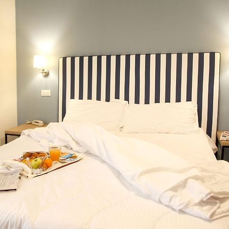 Hotel Majorca Sul Mare In Centro A Riccione Ngoại thất bức ảnh