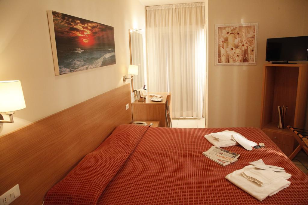 Hotel Majorca Sul Mare In Centro A Riccione Phòng bức ảnh