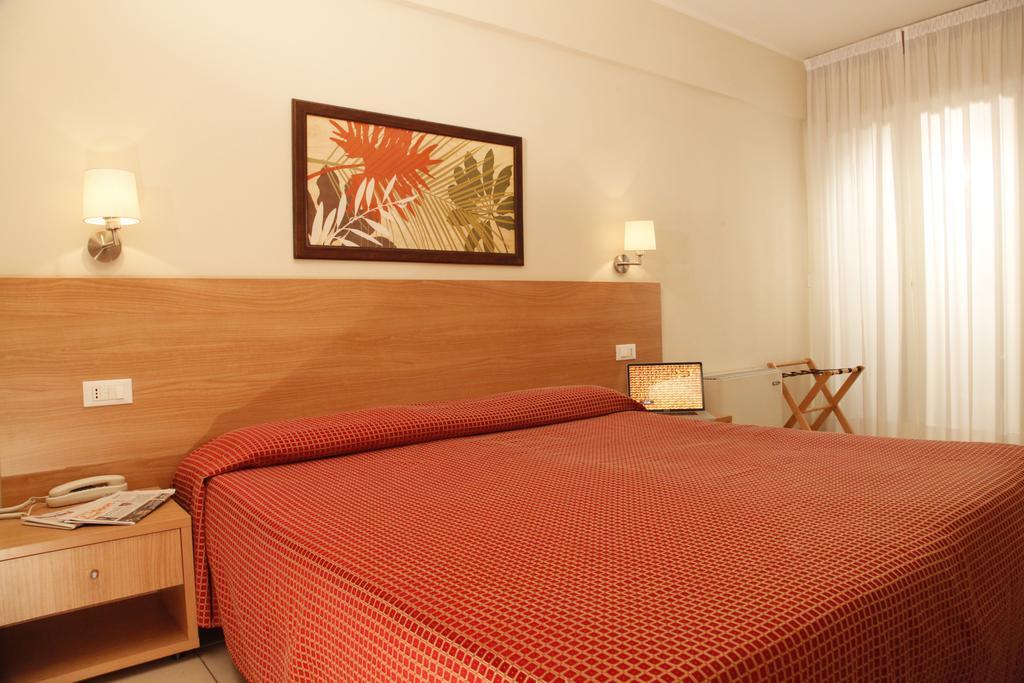 Hotel Majorca Sul Mare In Centro A Riccione Phòng bức ảnh