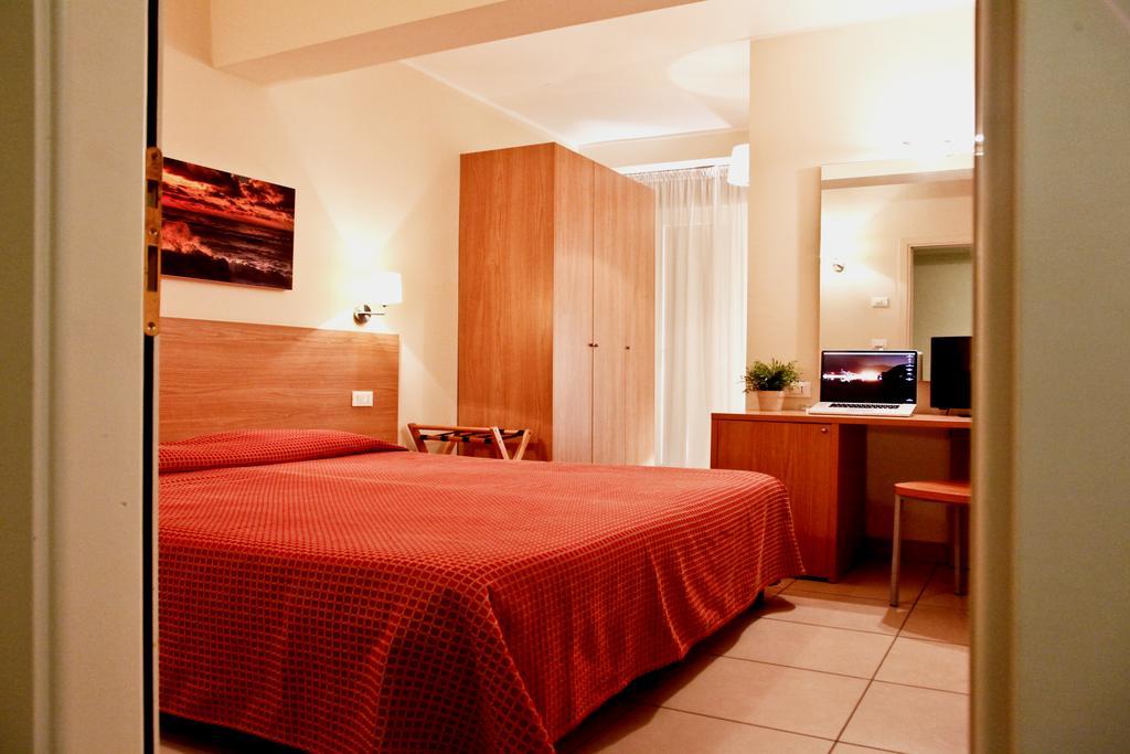 Hotel Majorca Sul Mare In Centro A Riccione Phòng bức ảnh