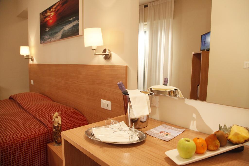 Hotel Majorca Sul Mare In Centro A Riccione Phòng bức ảnh