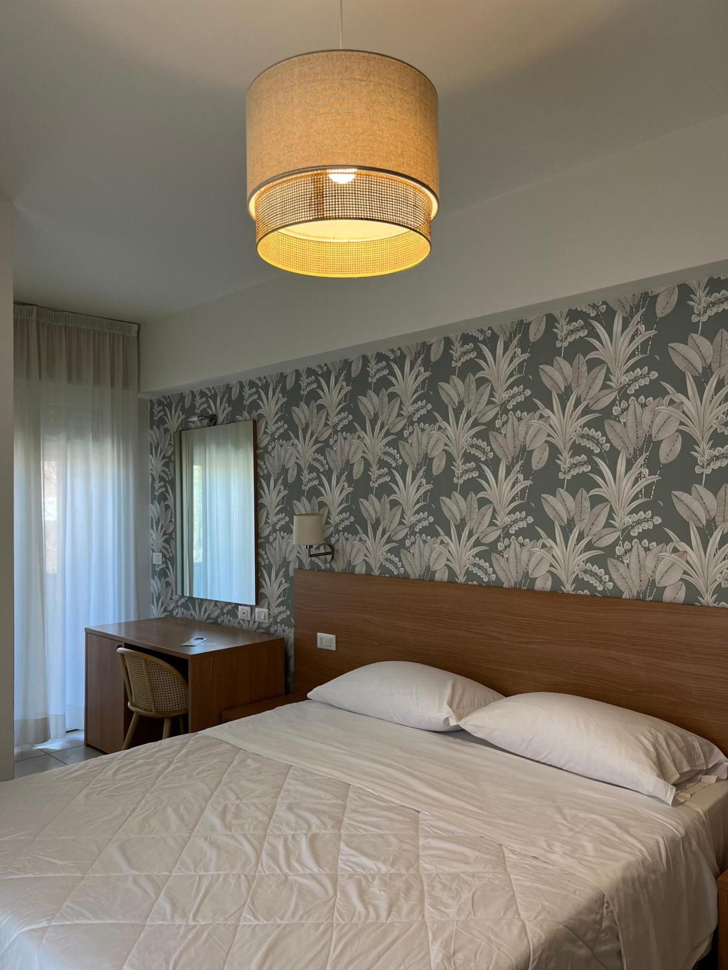 Hotel Majorca Sul Mare In Centro A Riccione Ngoại thất bức ảnh