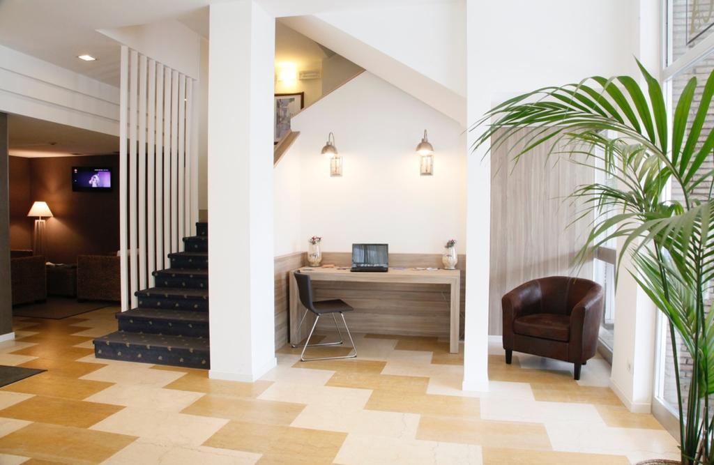 Hotel Majorca Sul Mare In Centro A Riccione Ngoại thất bức ảnh