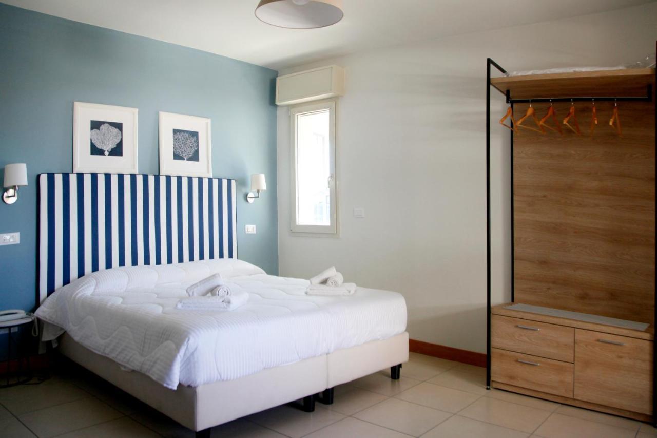 Hotel Majorca Sul Mare In Centro A Riccione Ngoại thất bức ảnh