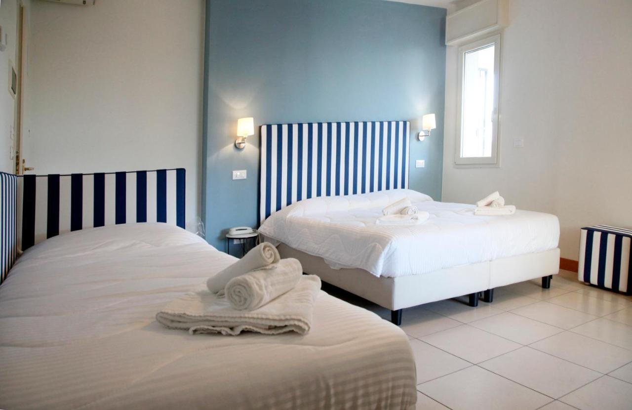 Hotel Majorca Sul Mare In Centro A Riccione Ngoại thất bức ảnh