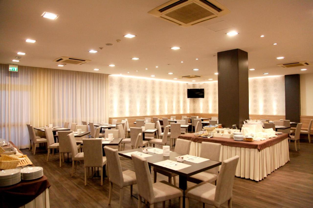 Hotel Majorca Sul Mare In Centro A Riccione Ngoại thất bức ảnh