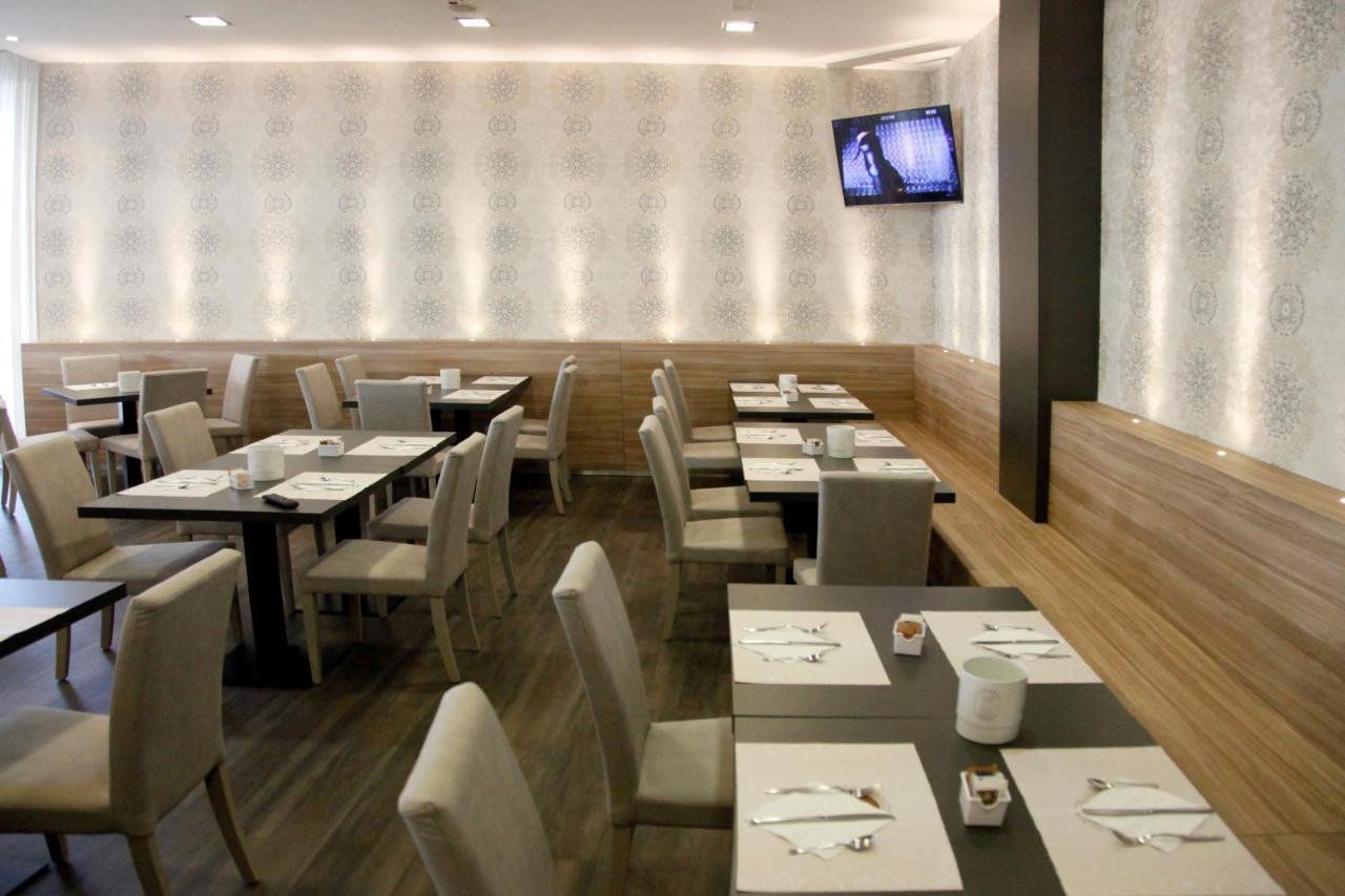 Hotel Majorca Sul Mare In Centro A Riccione Ngoại thất bức ảnh