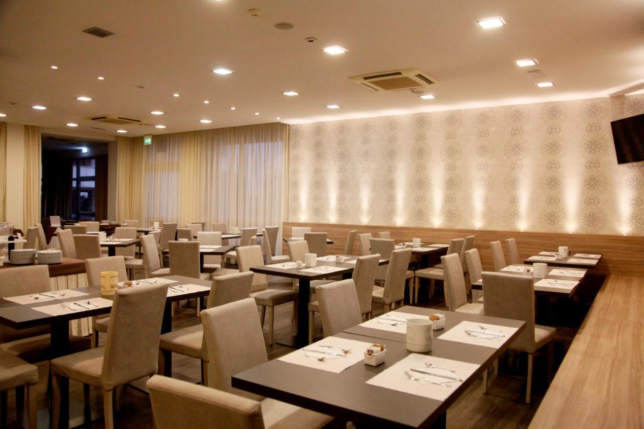 Hotel Majorca Sul Mare In Centro A Riccione Ngoại thất bức ảnh