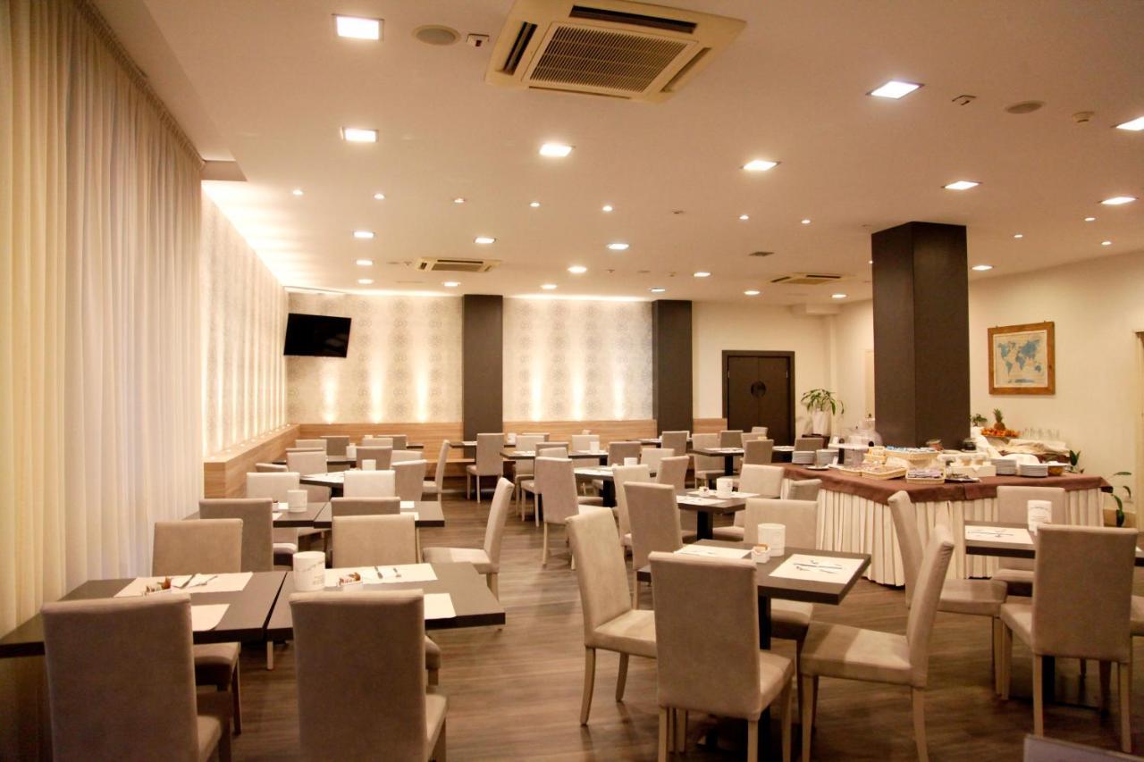 Hotel Majorca Sul Mare In Centro A Riccione Ngoại thất bức ảnh