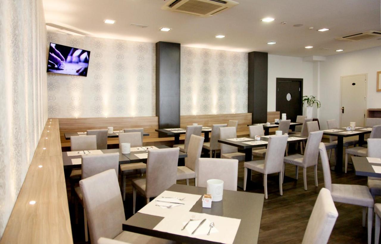 Hotel Majorca Sul Mare In Centro A Riccione Ngoại thất bức ảnh
